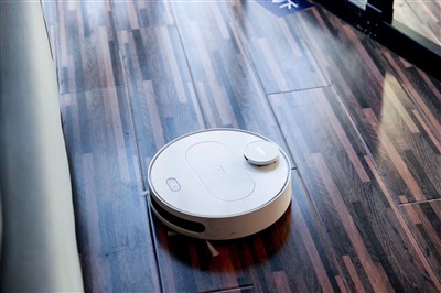 Kon pa Usa un Aspiradó di Robot Inteligente